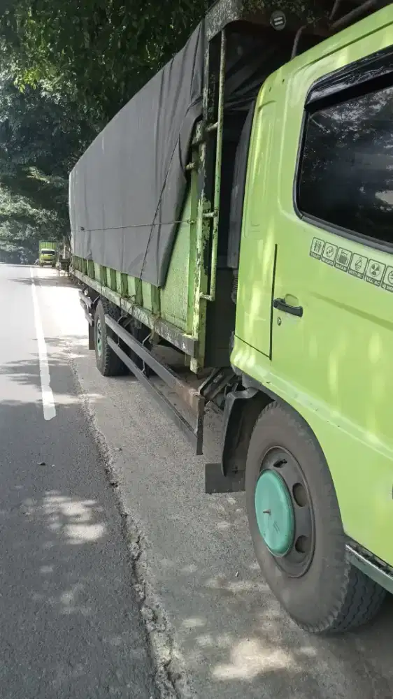 Truk hino, sia pakai