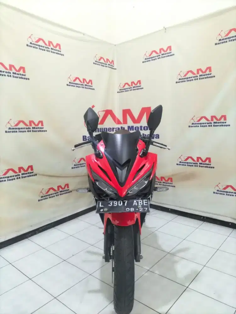 Honda CBR 150 hitam merah tahun 2018