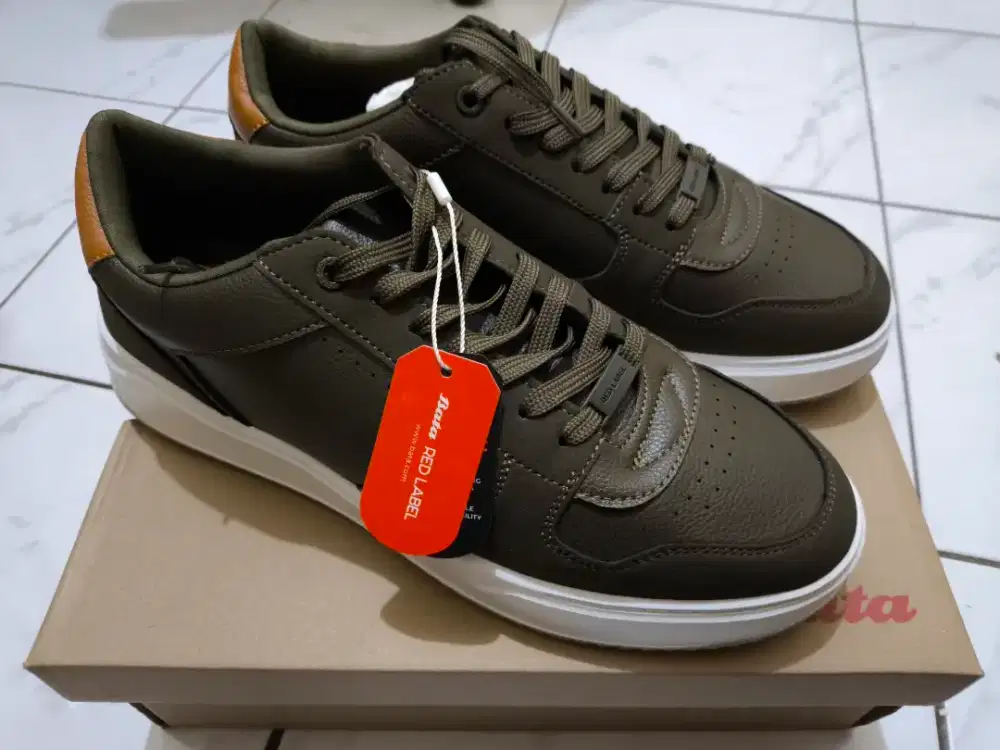 Sepatu sneakers bata