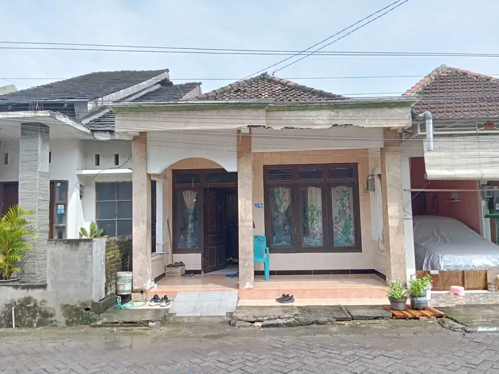 RUMAH DI DESA MOROWUDI, CERME, GRESIK