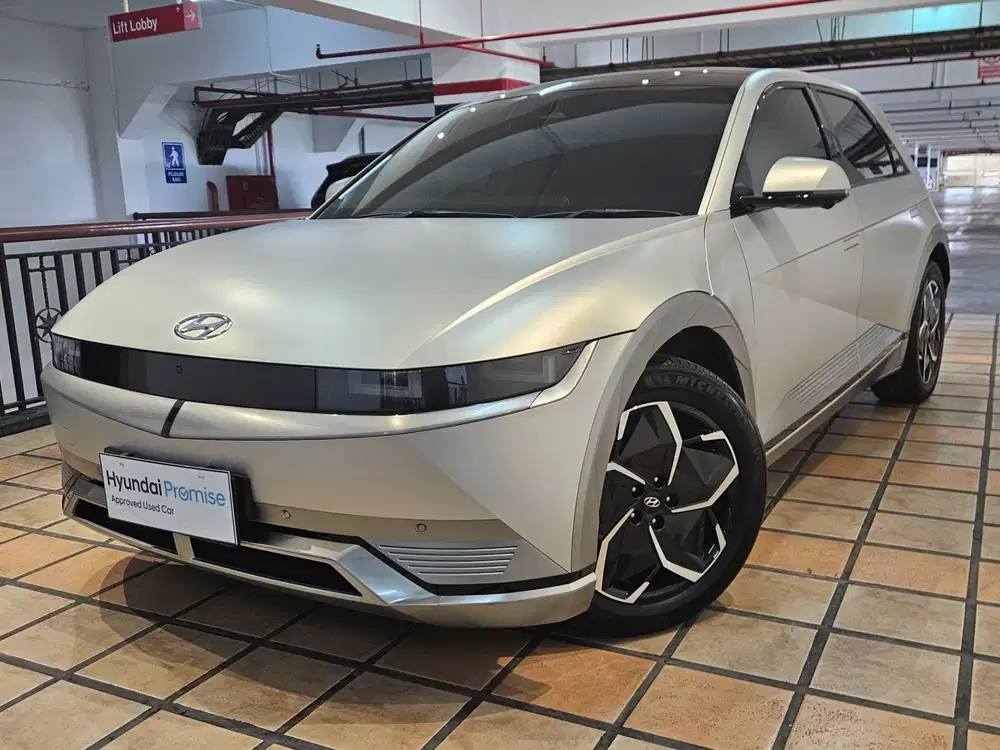 Hyundai IONIQ 5 Signature Standard Range SUV - KM 70 Perak - Sprt baru