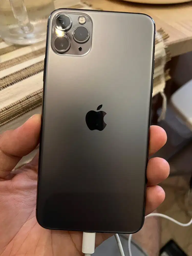 Iphone 11 pro max 64gb bea cukai setara ibox