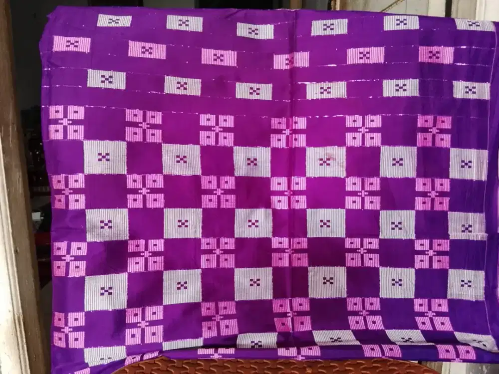 Dijual sarung sutra bugis Makassar