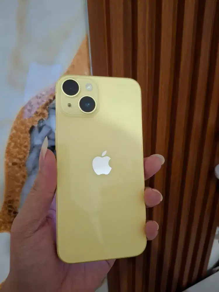 Iphone 14 yellow