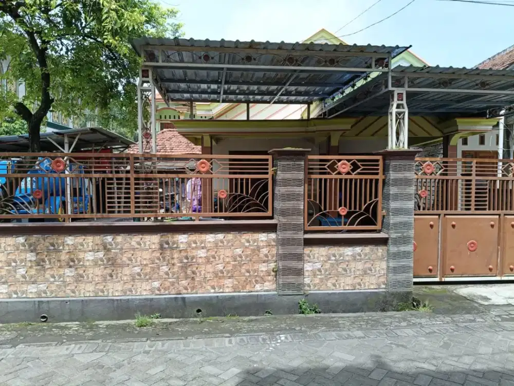 RUMAH DI DESA TANJUNG, KEDAMEAN GRESIK