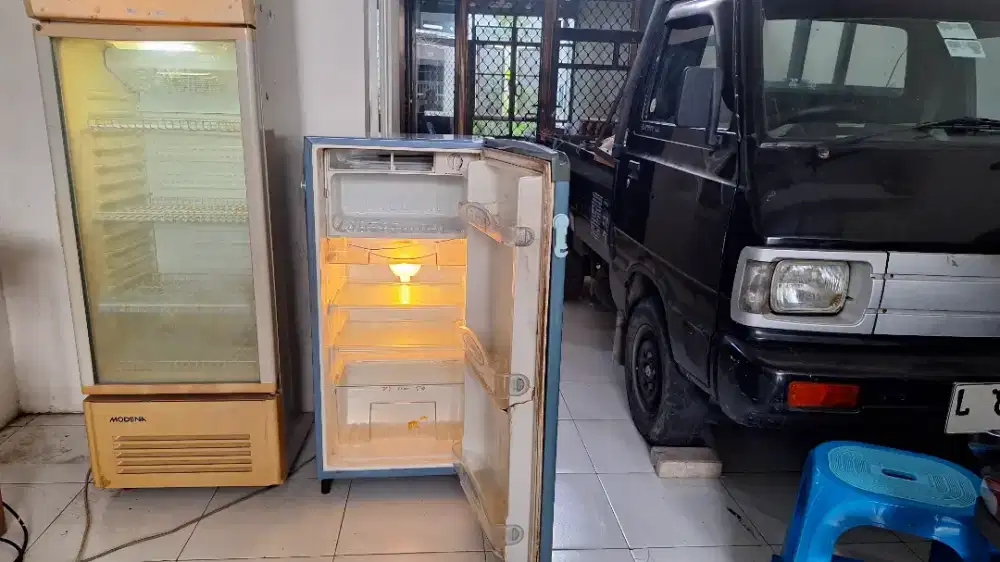 Dijual murah Lemari es & showcase + rak rokok