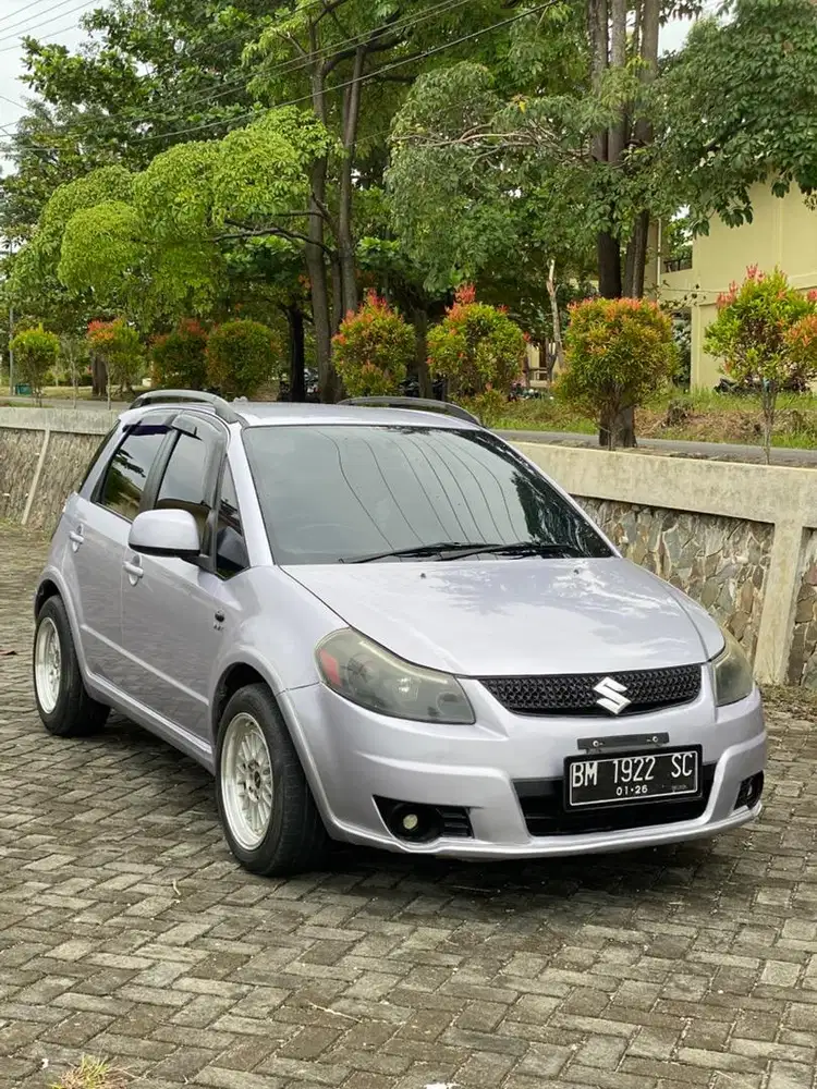 Suzuki x-over 1.5 MT 2010