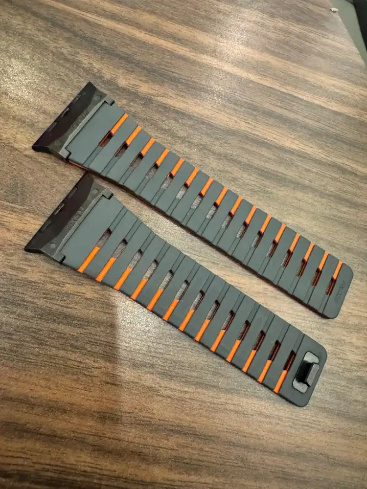Skinarma Gemini apple watch strap magnetic black orange