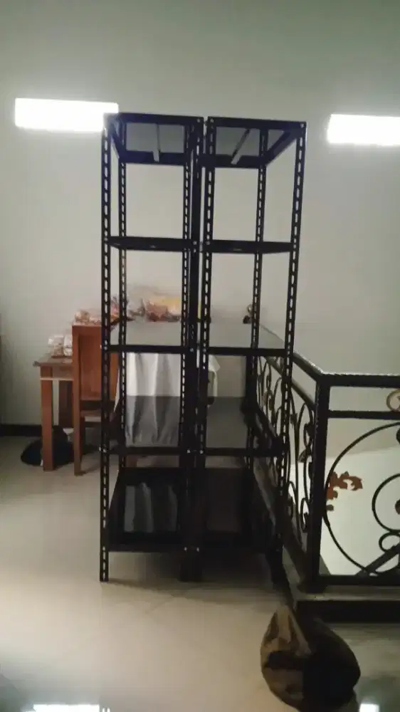Rak besi rak toko rak display