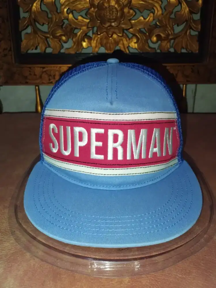 Topi Superman x Six Flags (Free Hat Display Case)