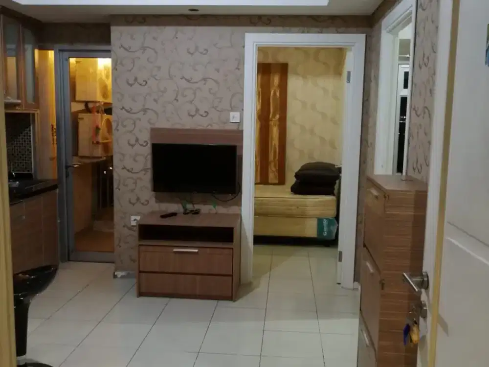 disewa apartemen green lake sunter,2BR fully furnished,view danau,hadap timur,AC 2 dan waterheater,best view