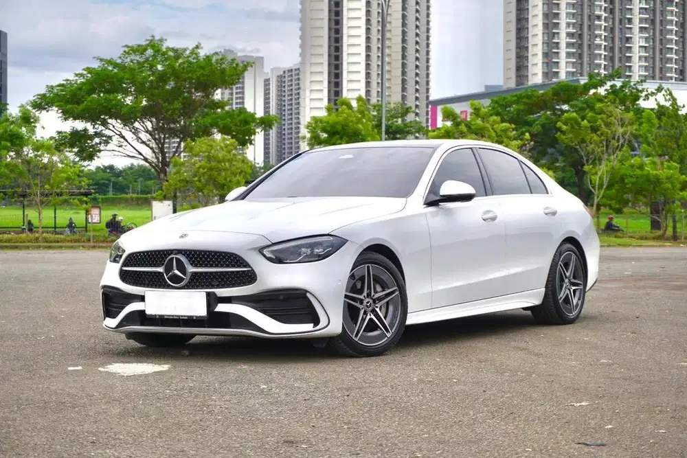 Best Deal Mercedes Benz C300  W206 AMG M254 EQ-Boost 2023 Putih