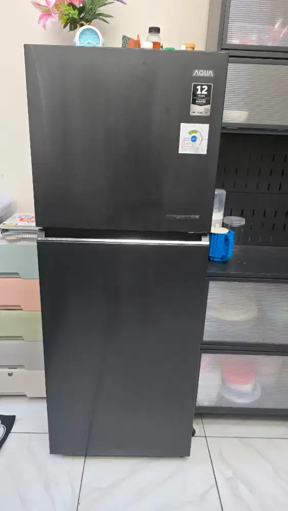 Kulkas 2 pintu merk Aqua