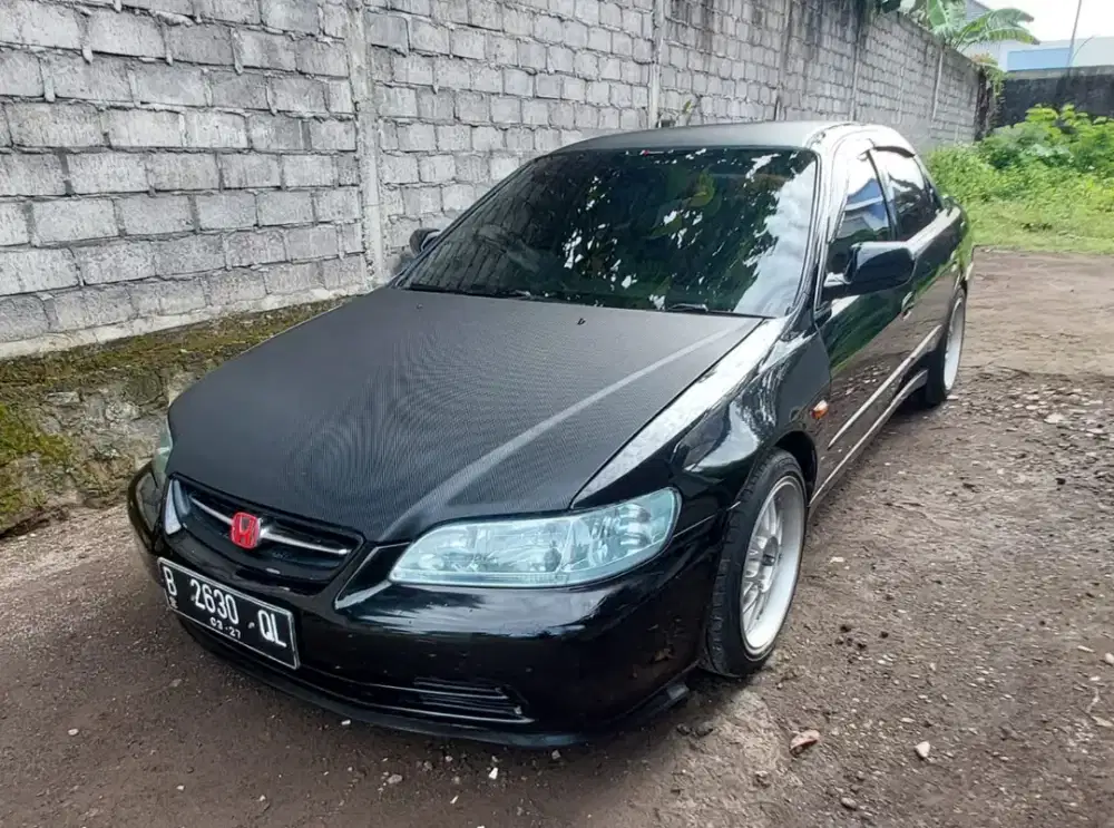 Accord 2000 hitam solid