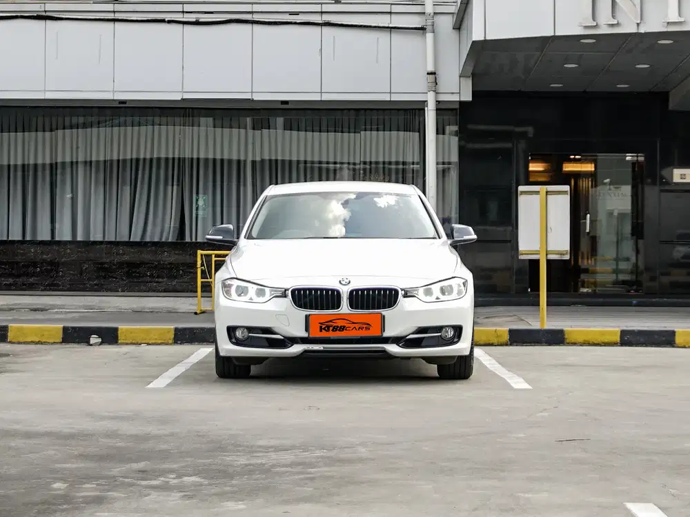 BMW 320i 2014 Bensin