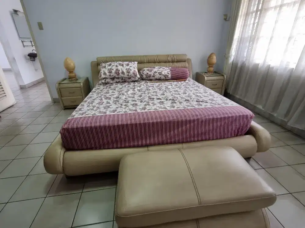 Tempat tidur 180 × 200