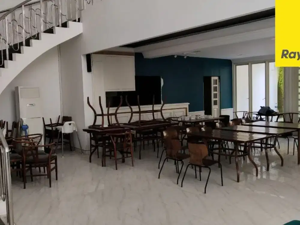 Disewakan Rumah 2 lantai di Jalan Raya Jemursari Surabaya