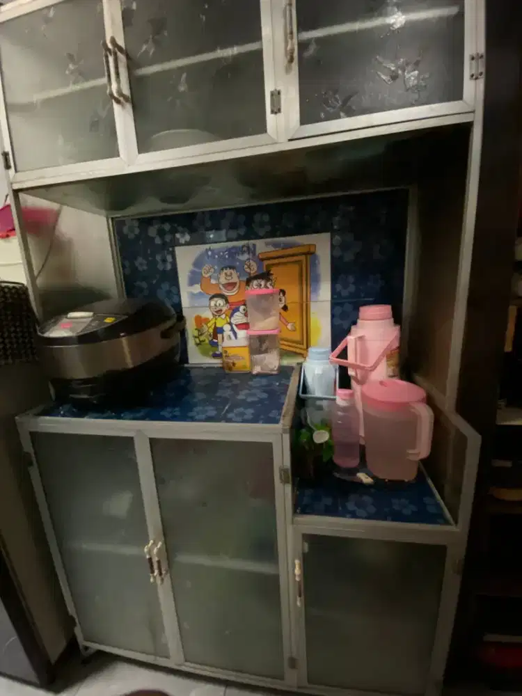 Rak piring Gede susun Lok Kemanggisan