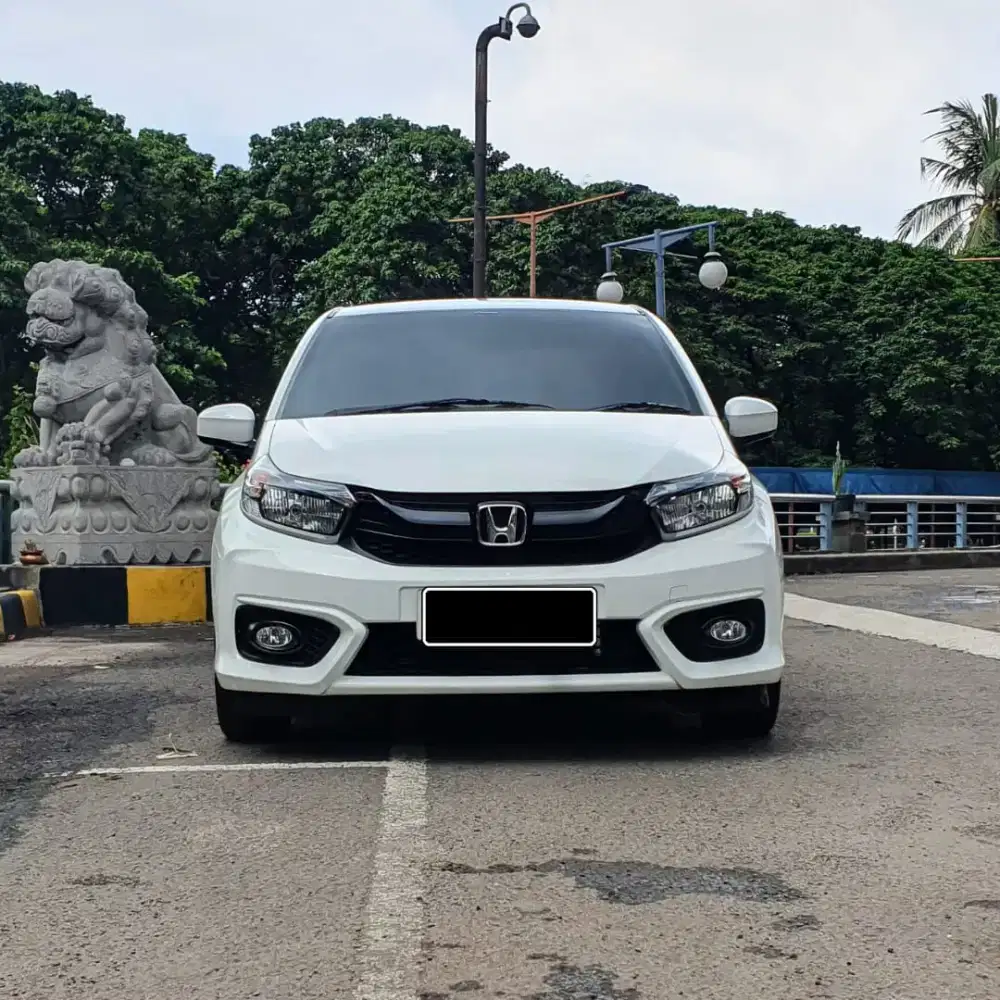 Brio E Satya 1.2 cvt matic tahun 2023 warna putih