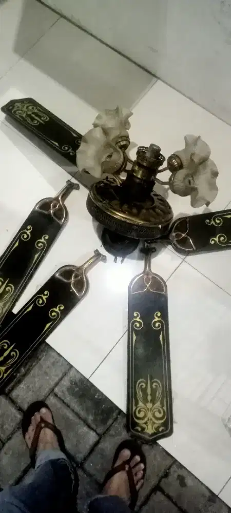 Kipas Gantung baling 5 Lampu Lok Kemanggisan