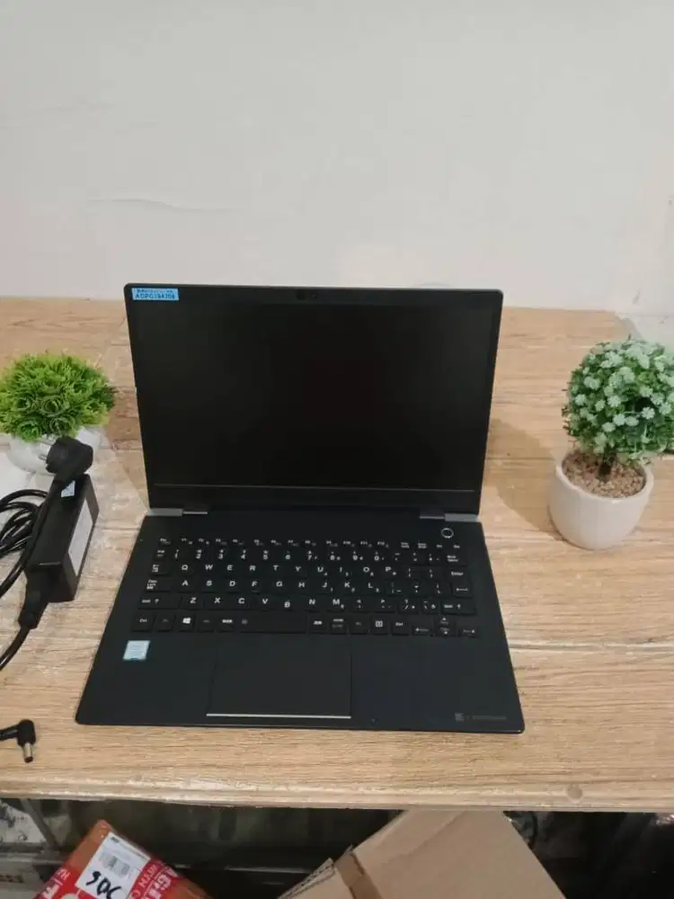 **TOSHIBA DYNABOOK G83