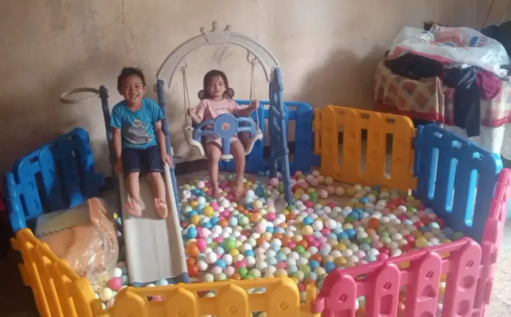 Mandi Bola 1 set Perosotan Ayunan