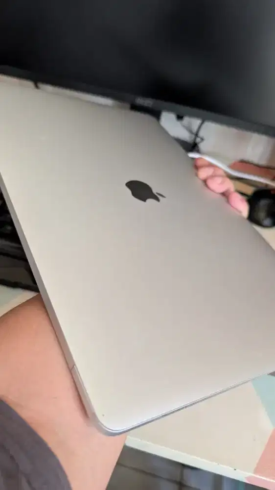 Macbook Pro 15 2017, Touchbar  , i7, memory 16/512 GB, Dual VGA