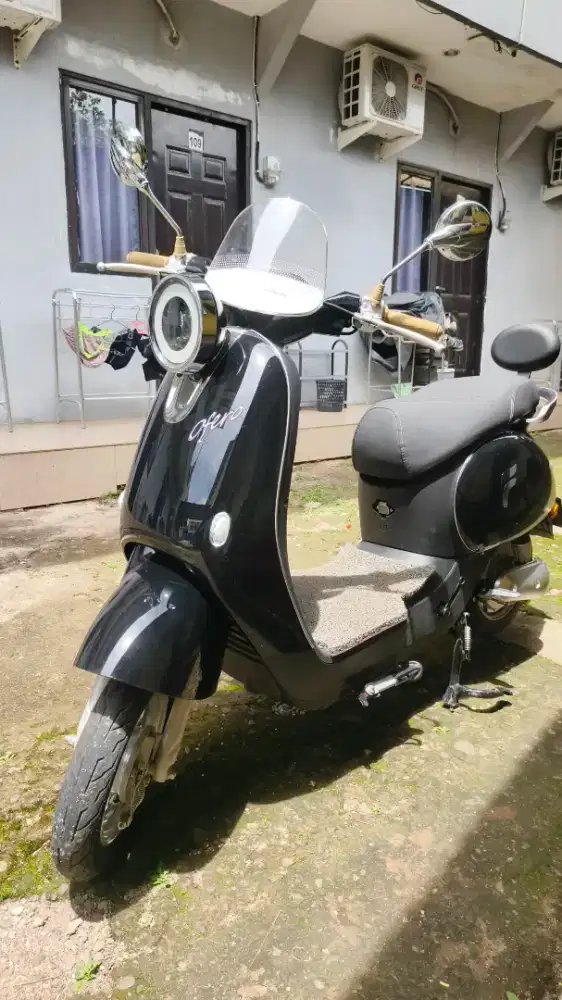 Butuh Uang, seped listrik merk Efero 3 litth