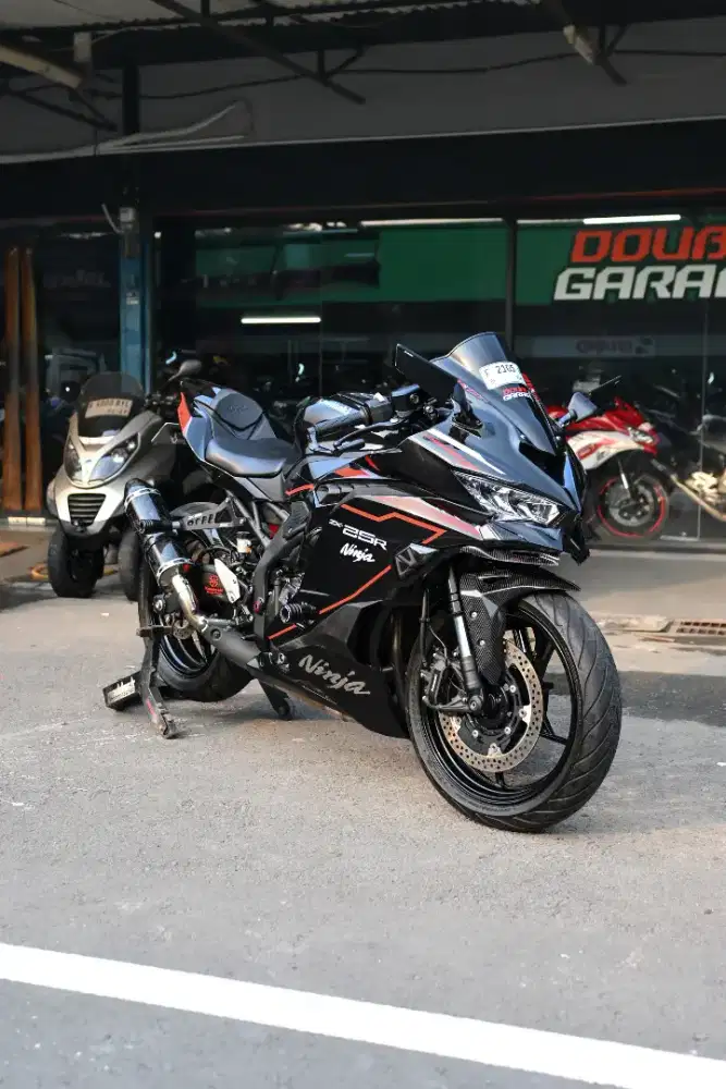 KAWASAKI NINJA ZX25RR HITAM 
‎NIK 2023