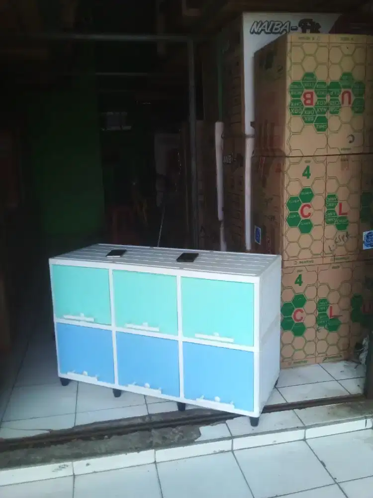 Lemari / meja tv plastik