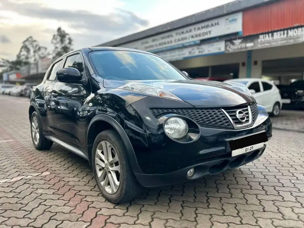 DP 25jt // JUKE 1.5 AT HITAM