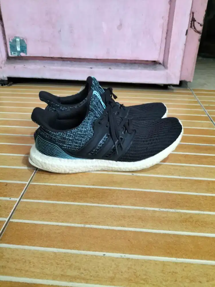 Adidas ultraboost parley uk.44 ori