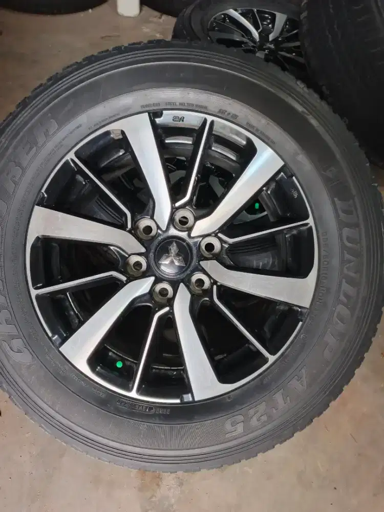 Velg ban r18 original pajero dakkar siap pakai cocok ke triton