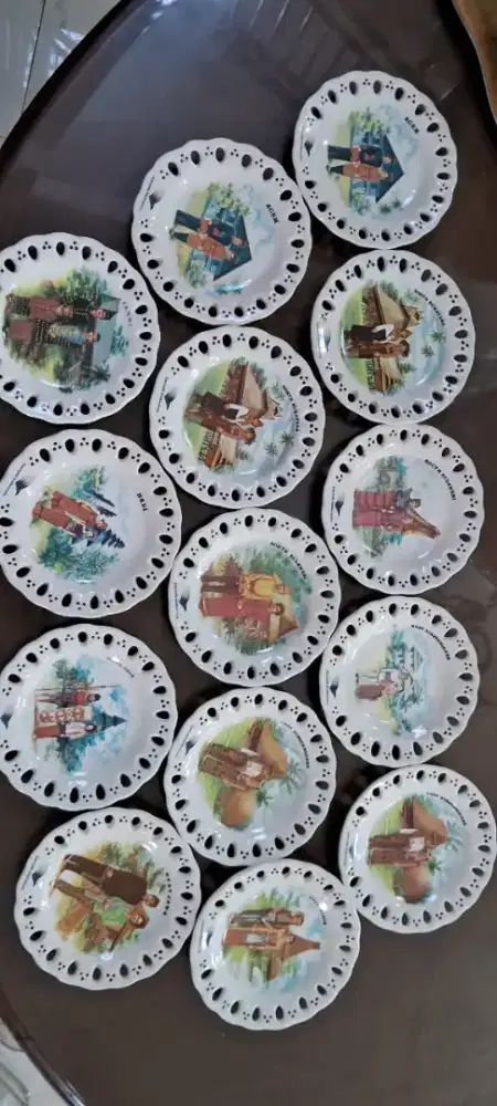 Souvenir piring garuda indonesia