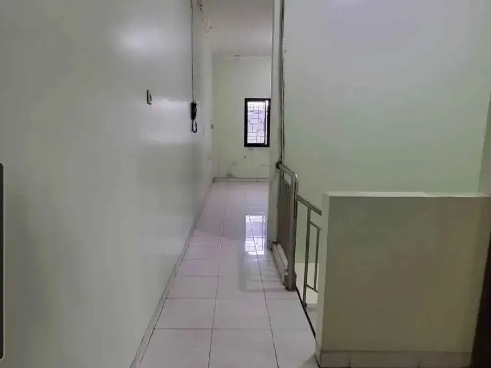 RUMAH KEMAYORAN UK 4X27 ROW 1 MOBIL LEBAR SHM 2LT JAKARTA PUSAT