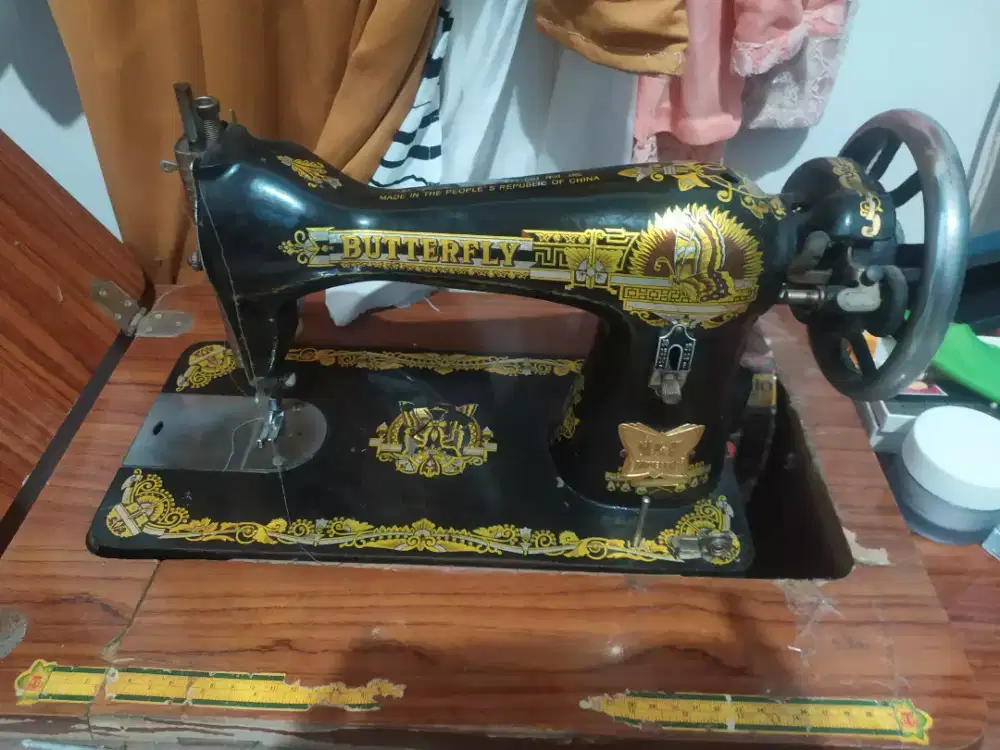Mesin jahit butterfly
