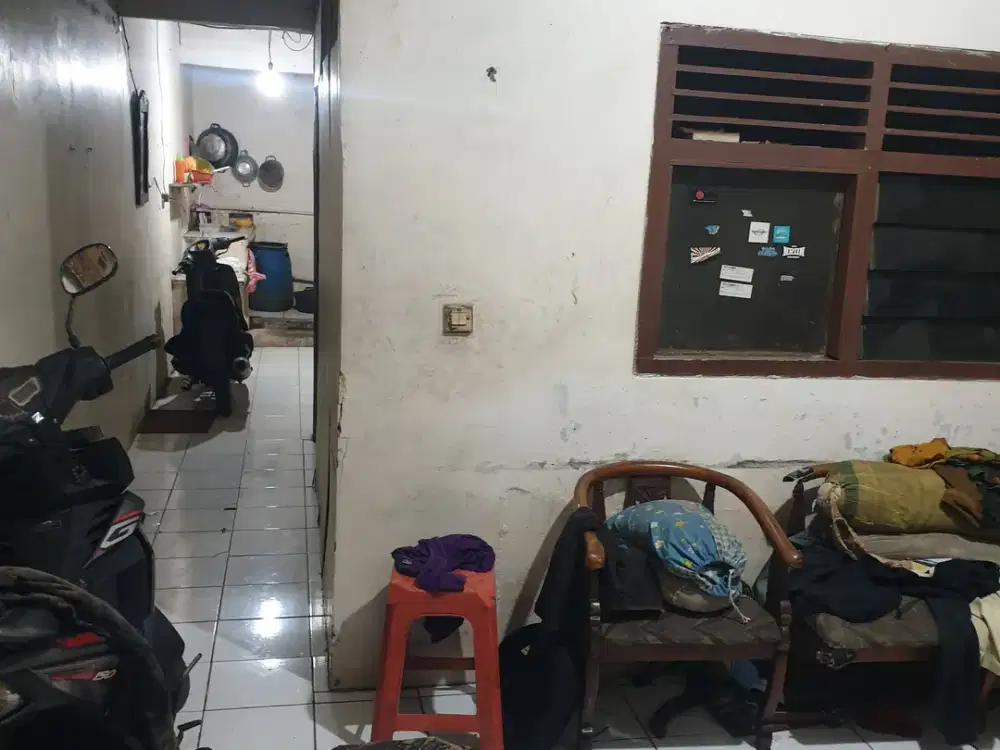 RUMAH TUA PINGGIR JALAN PADEMANGAN UK 4.5X12 SHM AKSES JALAN 2 MOBIL