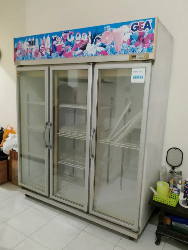 Showcase 3 Pintu GEA Super Dingin Dan Istimewa