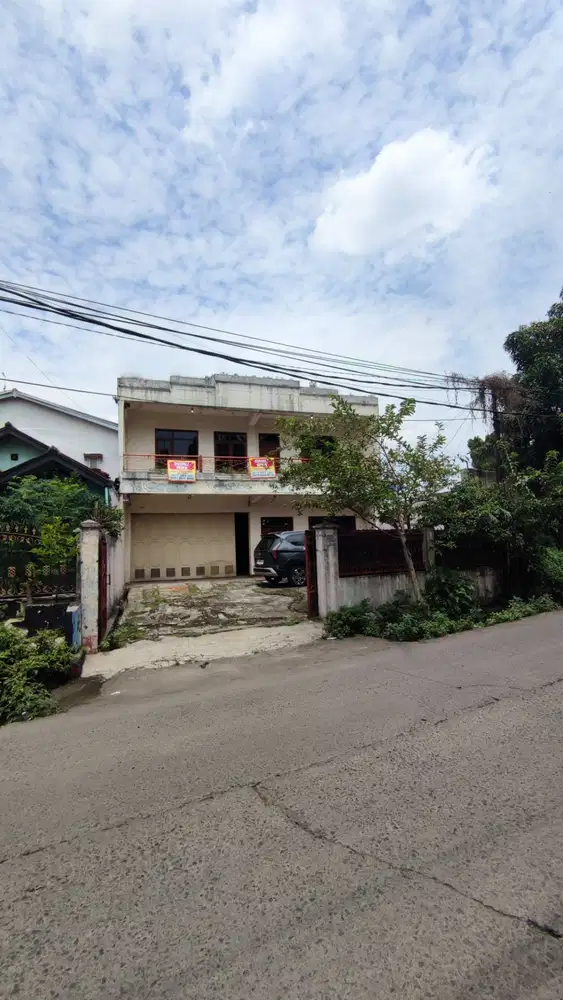 Disewakan Rumah cocok untuk Home Industry dekat Pasar Induk Caringin.