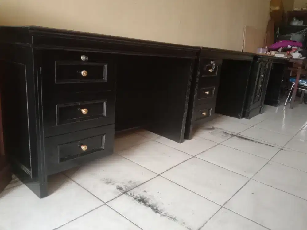 Meja kayu meranti laci 3 selorong