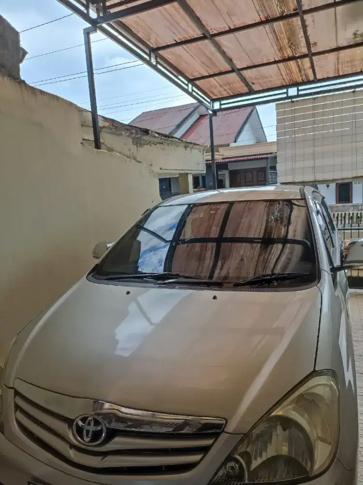 Toyota Innova Bensin Matic 2011