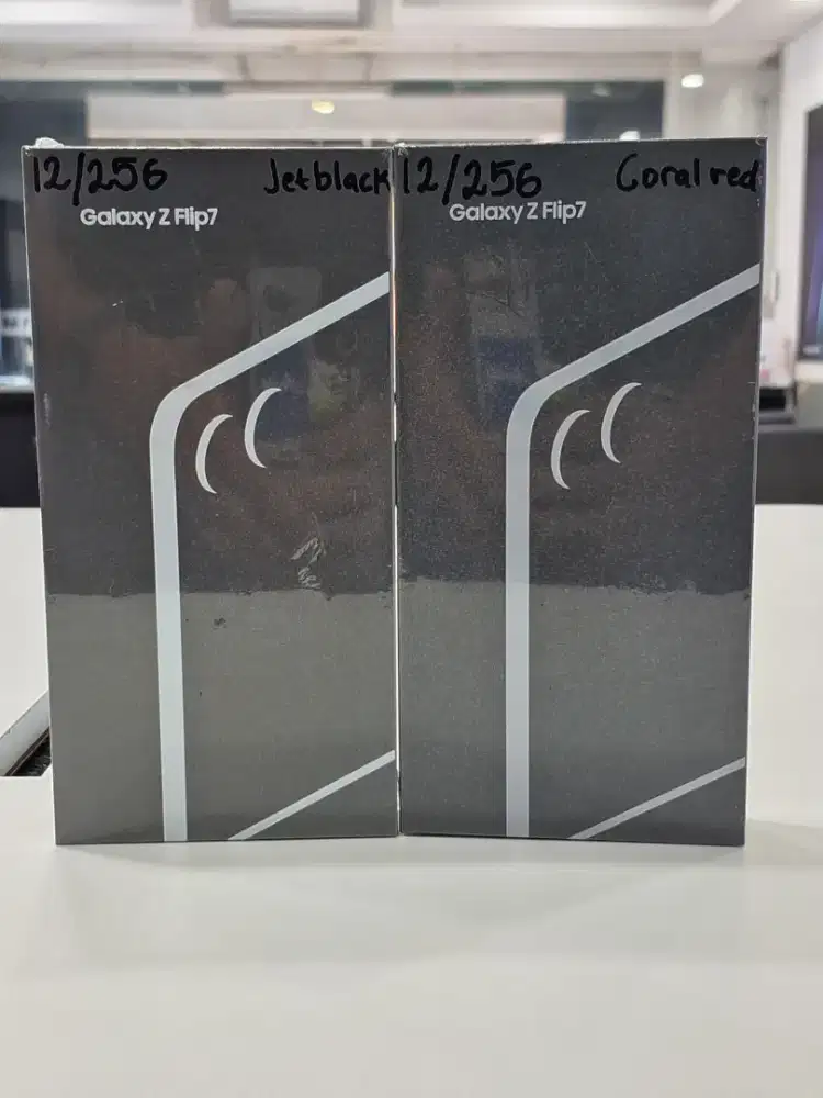 (New) Samsung Galaxy Z Flip7 5G 12/256GB..