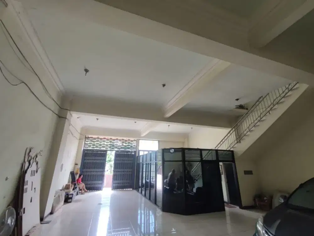 DIJUAL/DISEWAKAN Rumah + showroom di Pusat Kota, jl. Diponegoro
