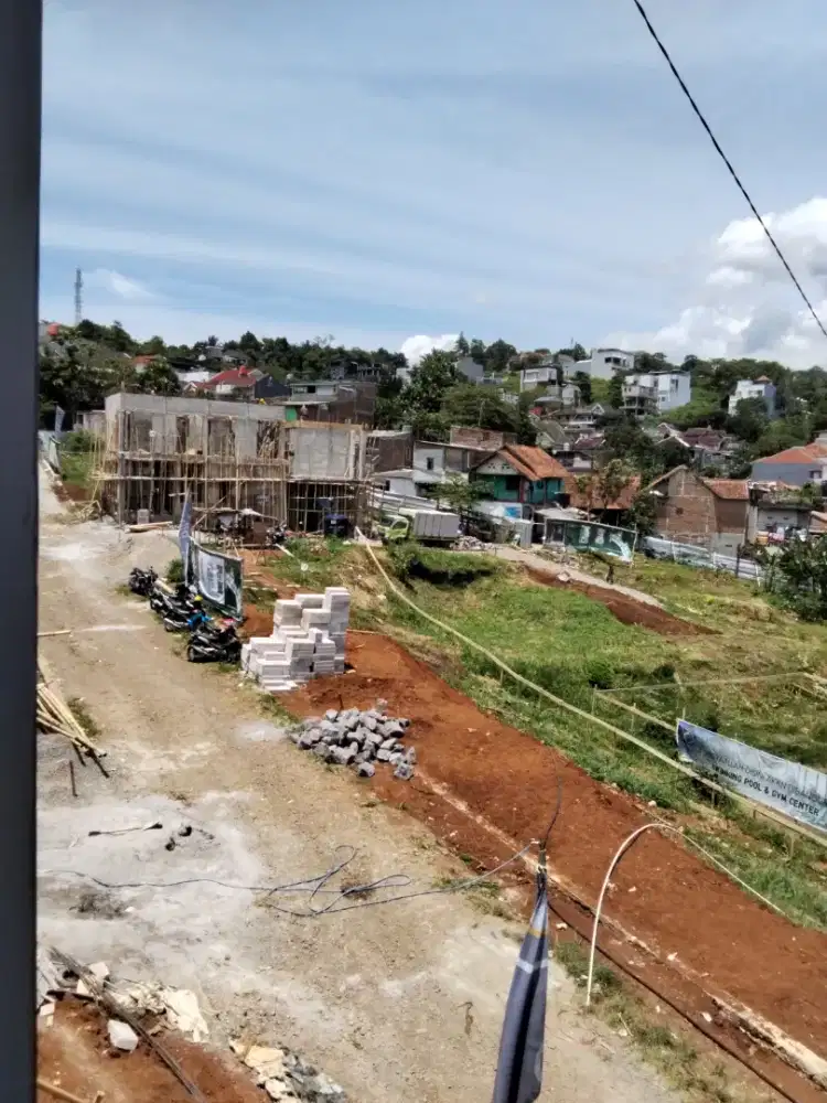 Student House fasilitas lengkap ada kolam renangnya