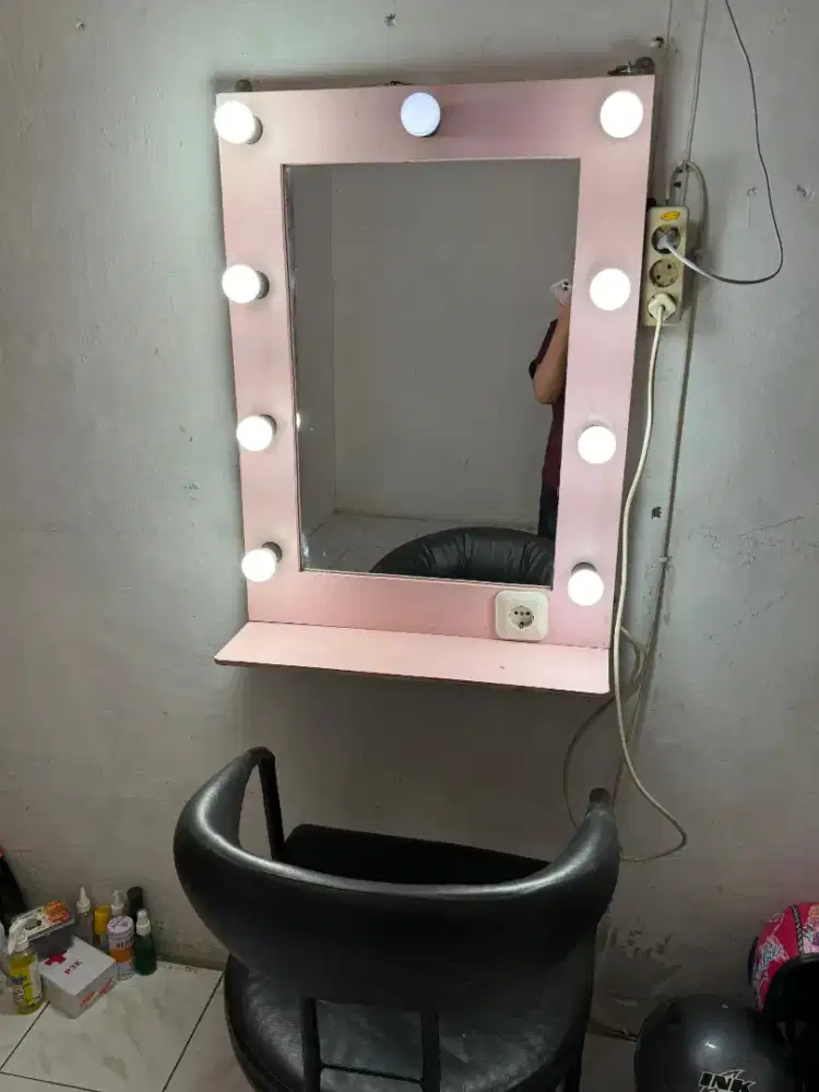 Kaca rias bekas gratis kursi