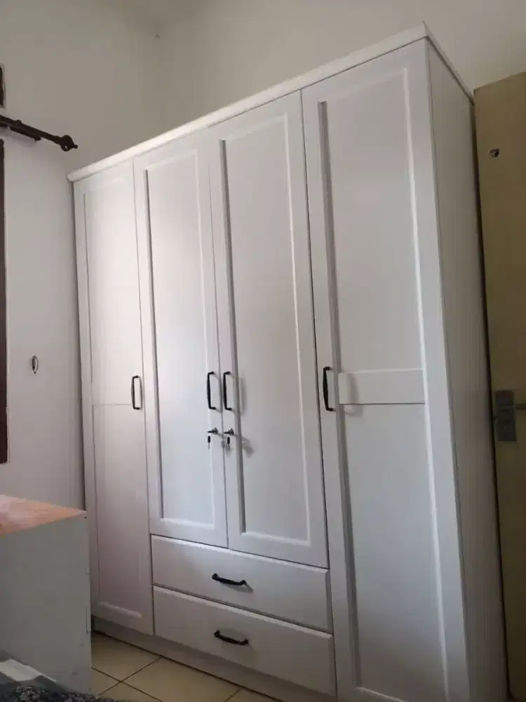 Lemari pakaian Modern