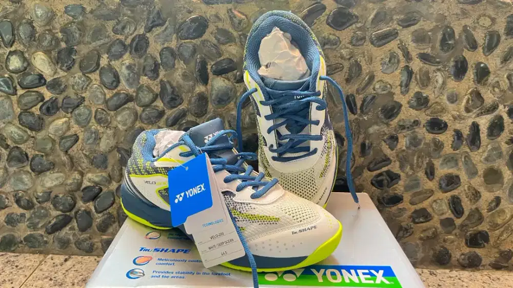 SEPATU YONEX VELO 200 WHITE / DEEP OCEAN