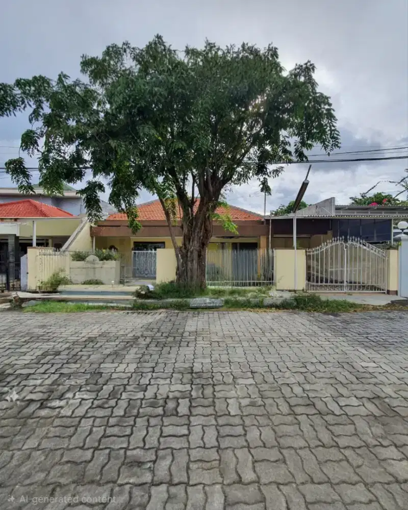 Rumah Dharmahusada STRATEGIS, ROW 3 MOBIL