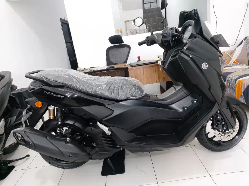 YAMAHA NMAX NEO HITAM GLOSSY THN 2025