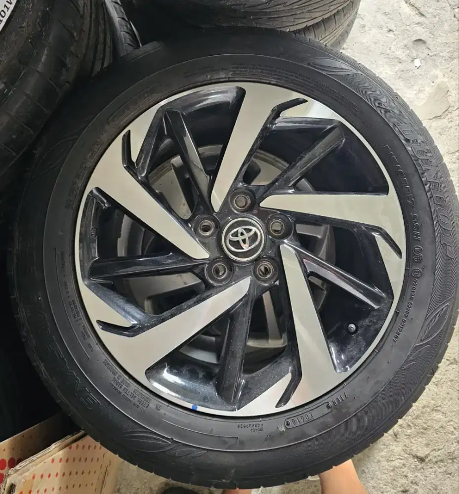 Velg OEM Rush TRD R17 PCD5x114.3 Black Polish. 4pcs velg + Ban